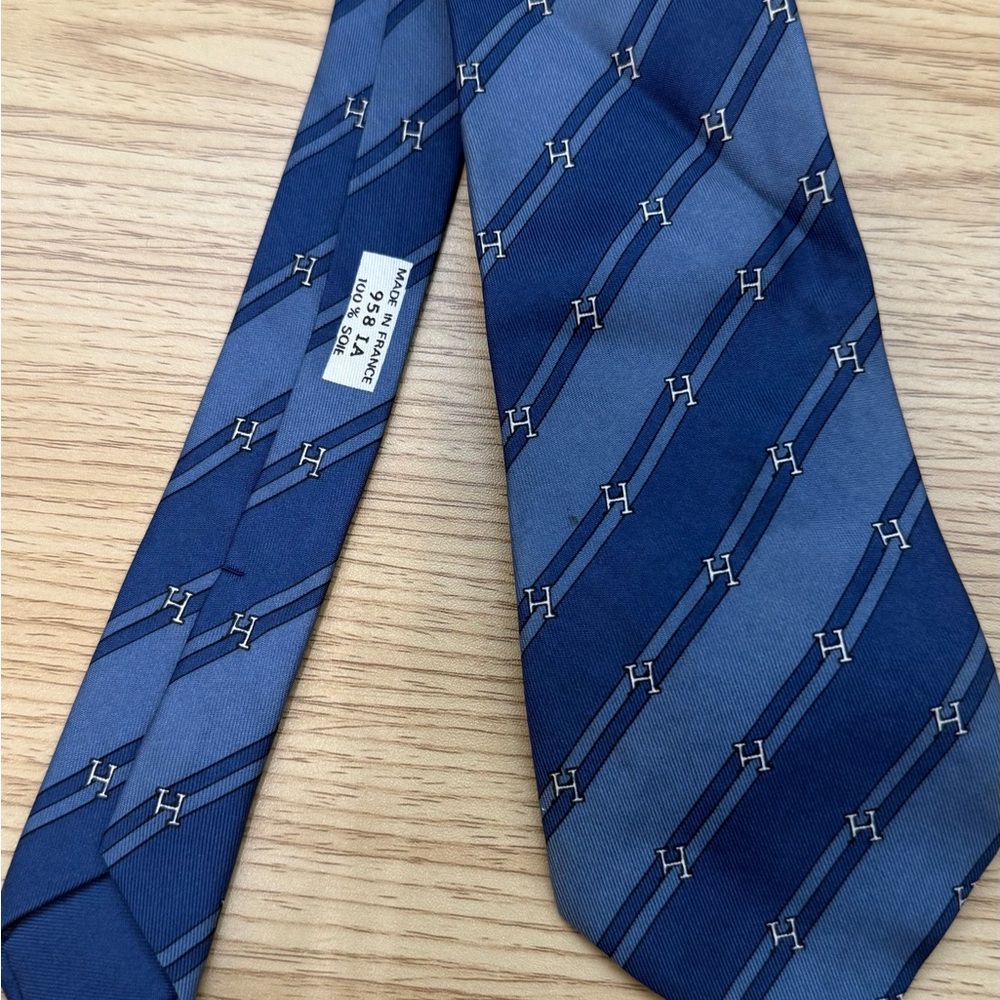 Louis Vuitton Navy and Gray Patterned Tie